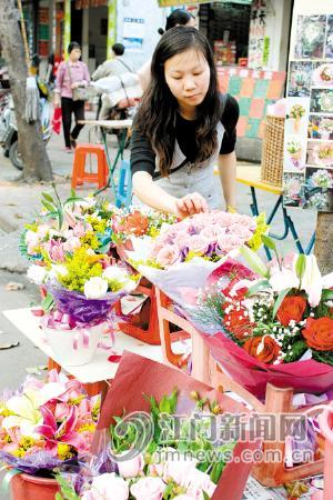 廣東江門：情人節玫瑰漲價 提前預定便宜兩成