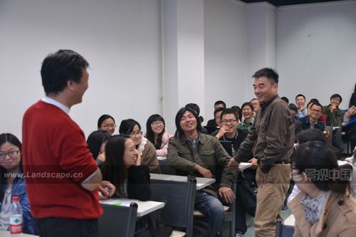 俞孔堅(jiān)和楊銳解答學(xué)生提出的問(wèn)題