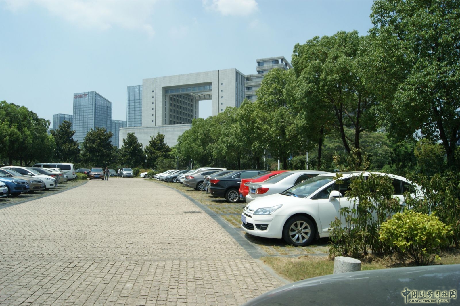 2016園冶杯:合肥市政務(wù)綜合樓室外停車場改造