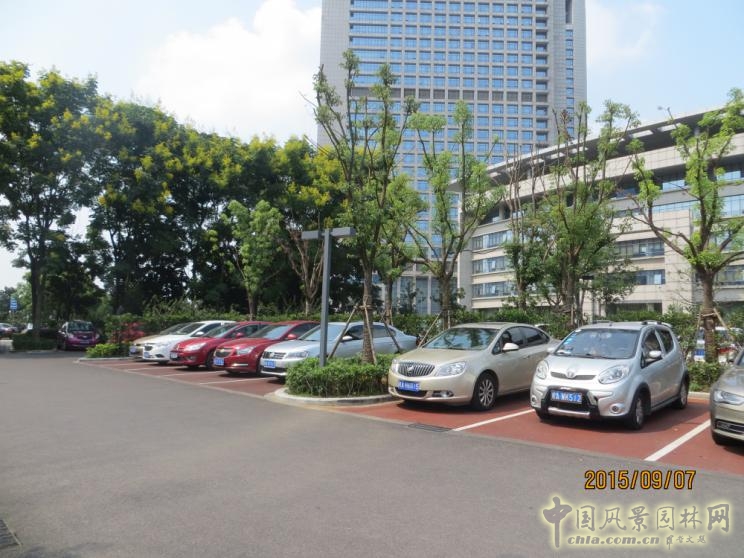 2016園冶杯:合肥市政務(wù)綜合樓室外停車(chē)場(chǎng)改造