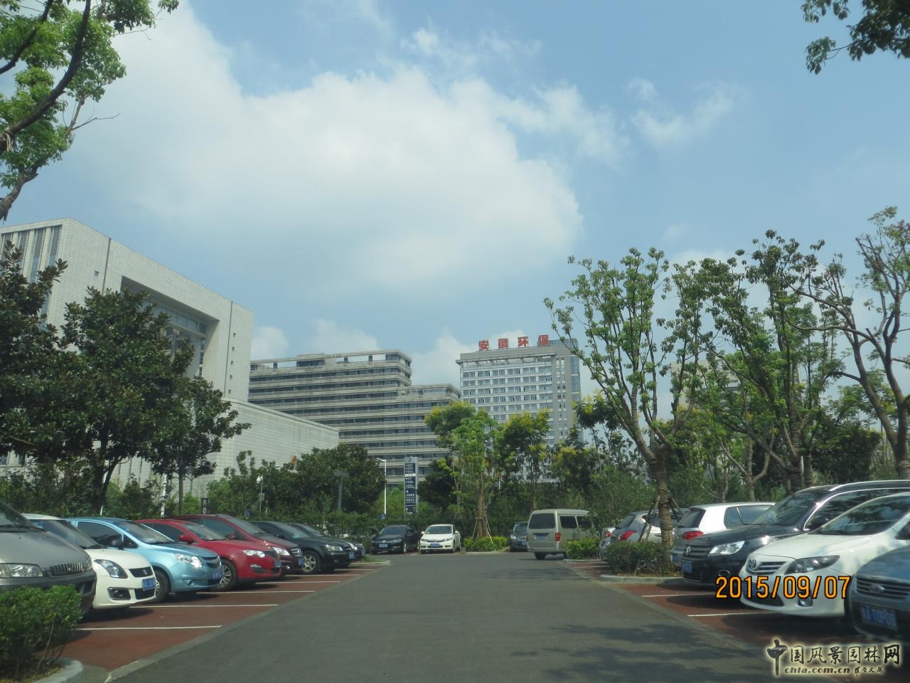 2016園冶杯:合肥市政務(wù)綜合樓室外停車(chē)場(chǎng)改造