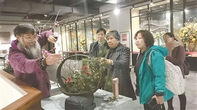 首屆中國(guó)傳統(tǒng)插花高級(jí)論壇在寧波市甬舉辦