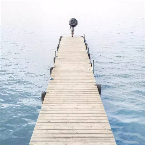 西班牙小情侶把全球景點(diǎn)玩出小情調(diào)