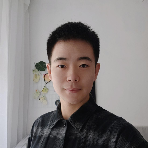 張?。宏P注熱點問題 學會全面思考