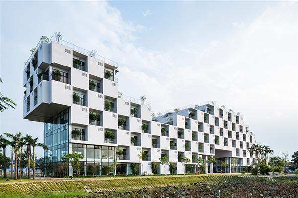 越南FPT大學(xué)行政樓設(shè)計(jì)：混凝土建筑中的綠色體驗(yàn)