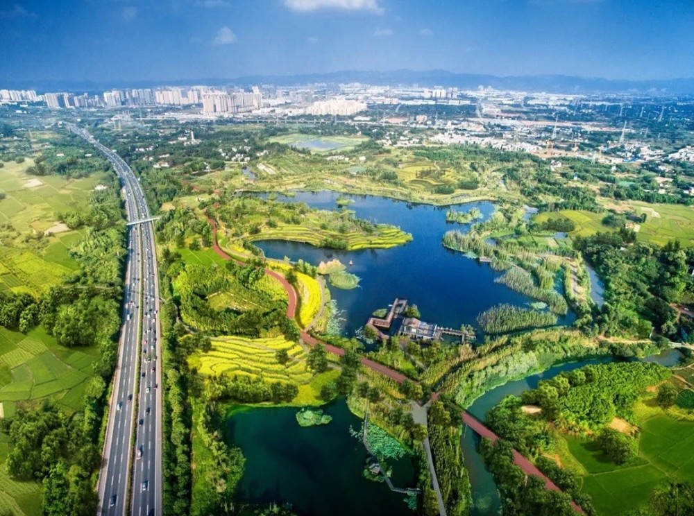 成都：厚植生態(tài)本底 繪制公園城市幸福生活